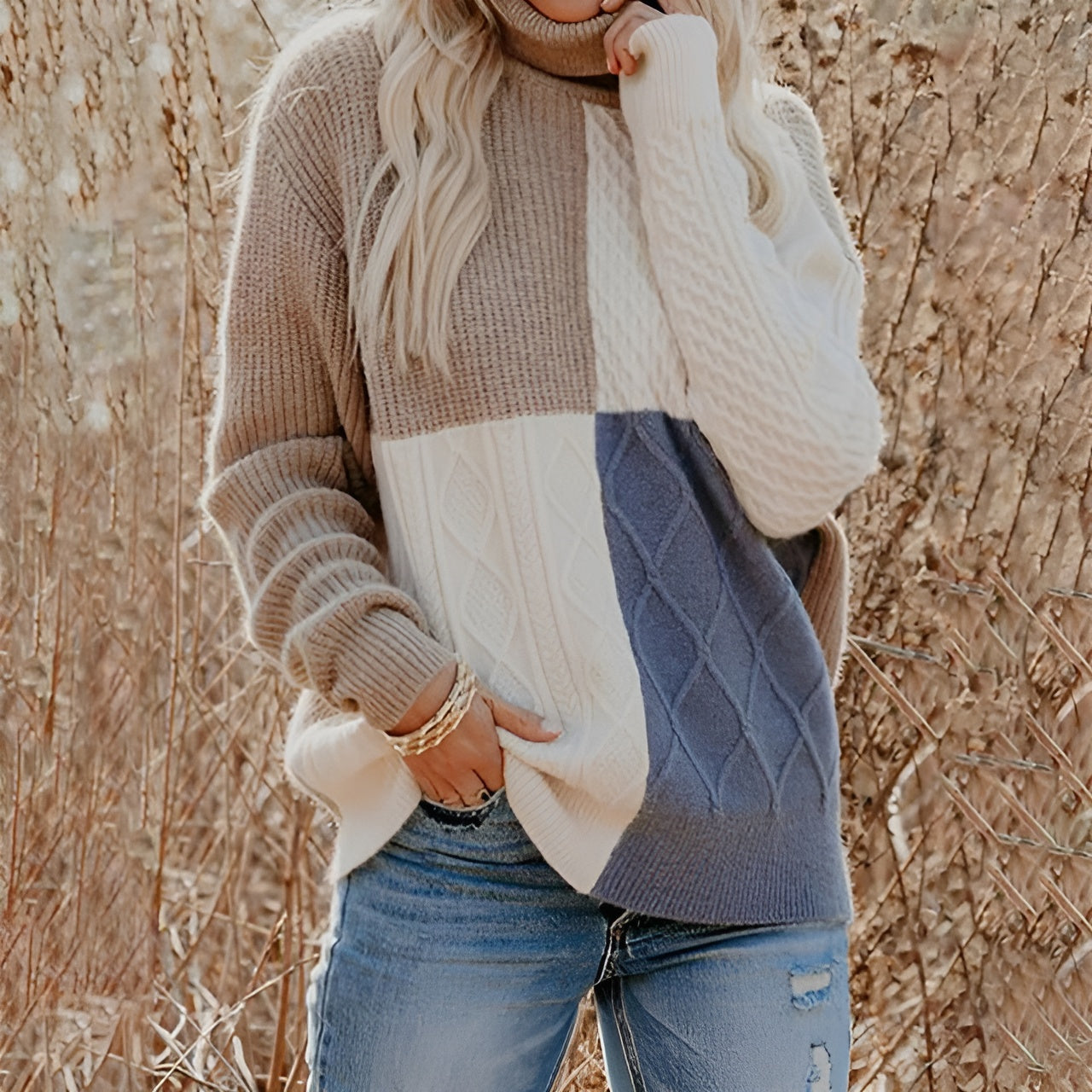 Soline™ | Turtleneck sweater with a contrasting color