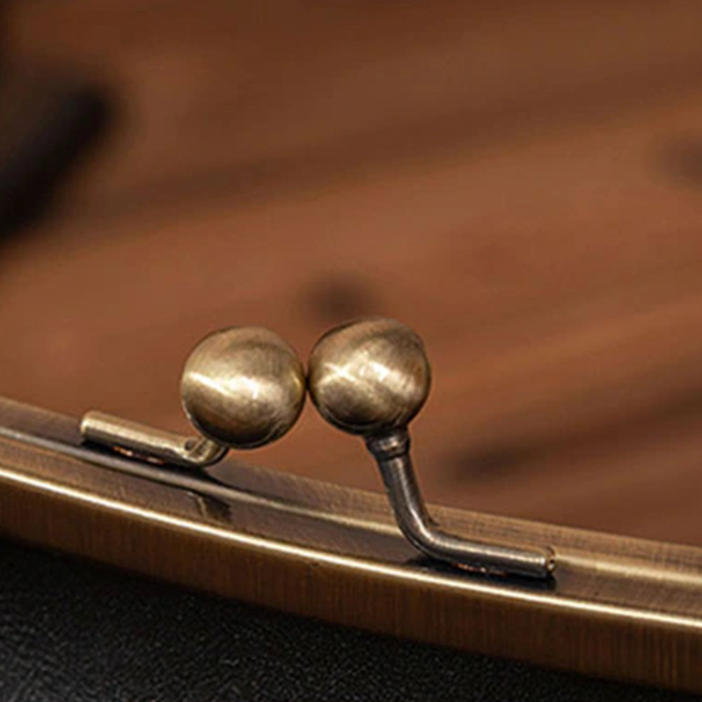 Vintage Kiss-Lock Bag - Clara's Retro Chic Essential