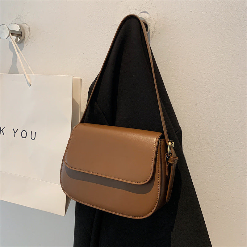 Avery - Classic Leather Messenger Bag