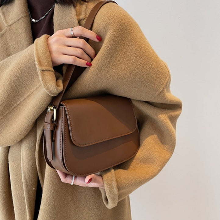 Avery - Classic Leather Messenger Bag