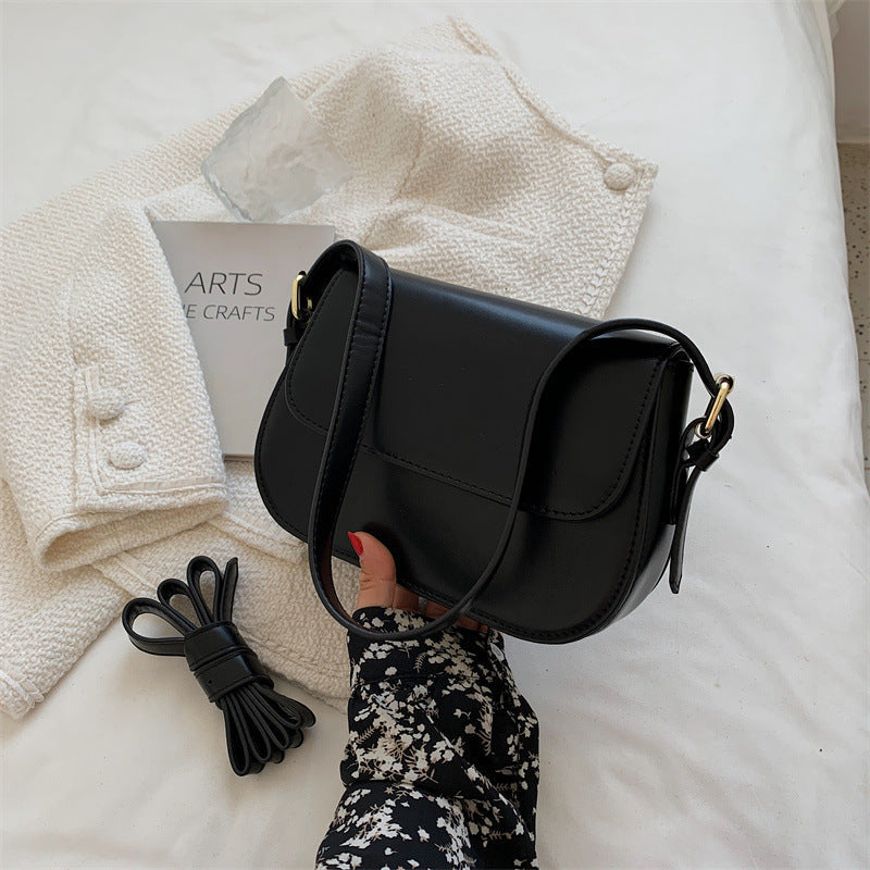 Avery - Classic Leather Messenger Bag