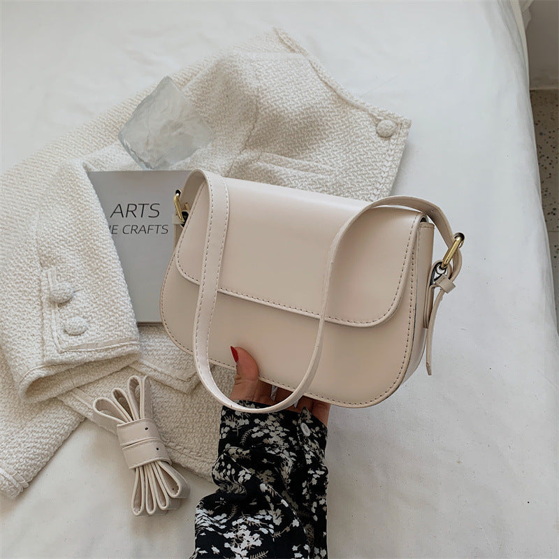Avery - Classic Leather Messenger Bag