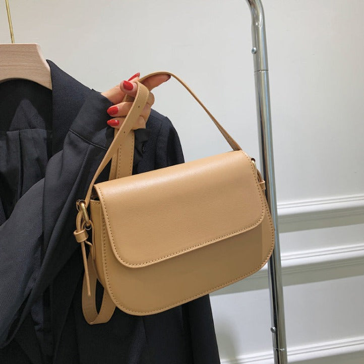 Avery - Classic Leather Messenger Bag
