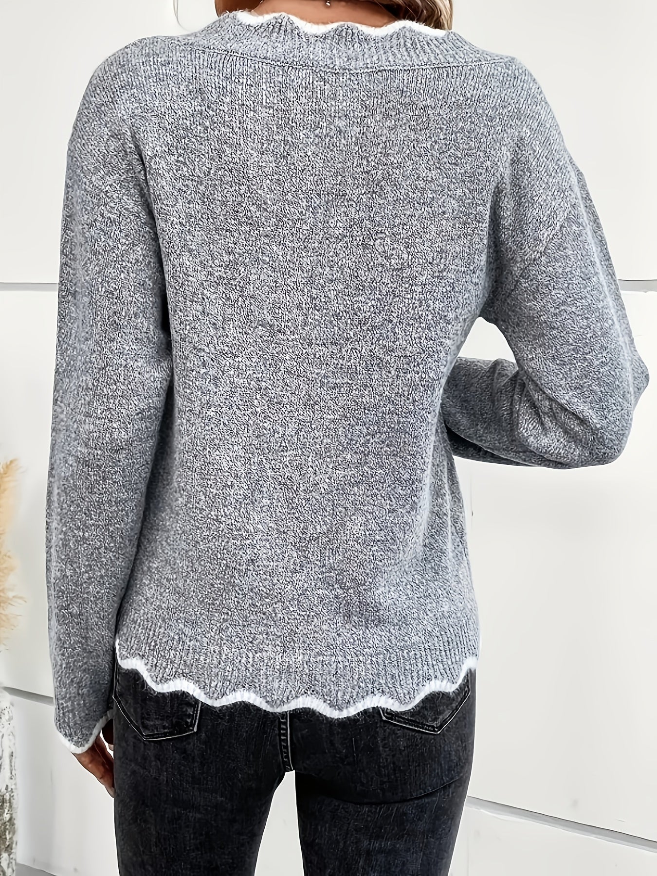 Éléonore™ | Scalloped V-Neck Pullover