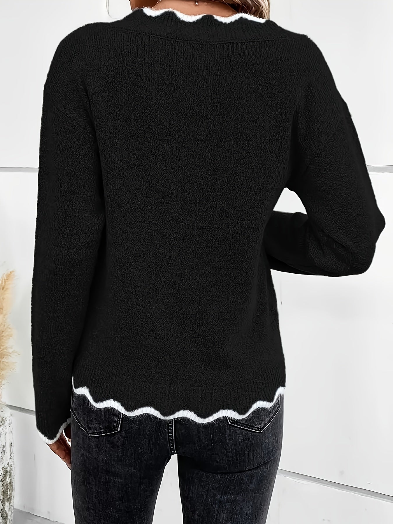 Éléonore™ | Scalloped V-Neck Pullover