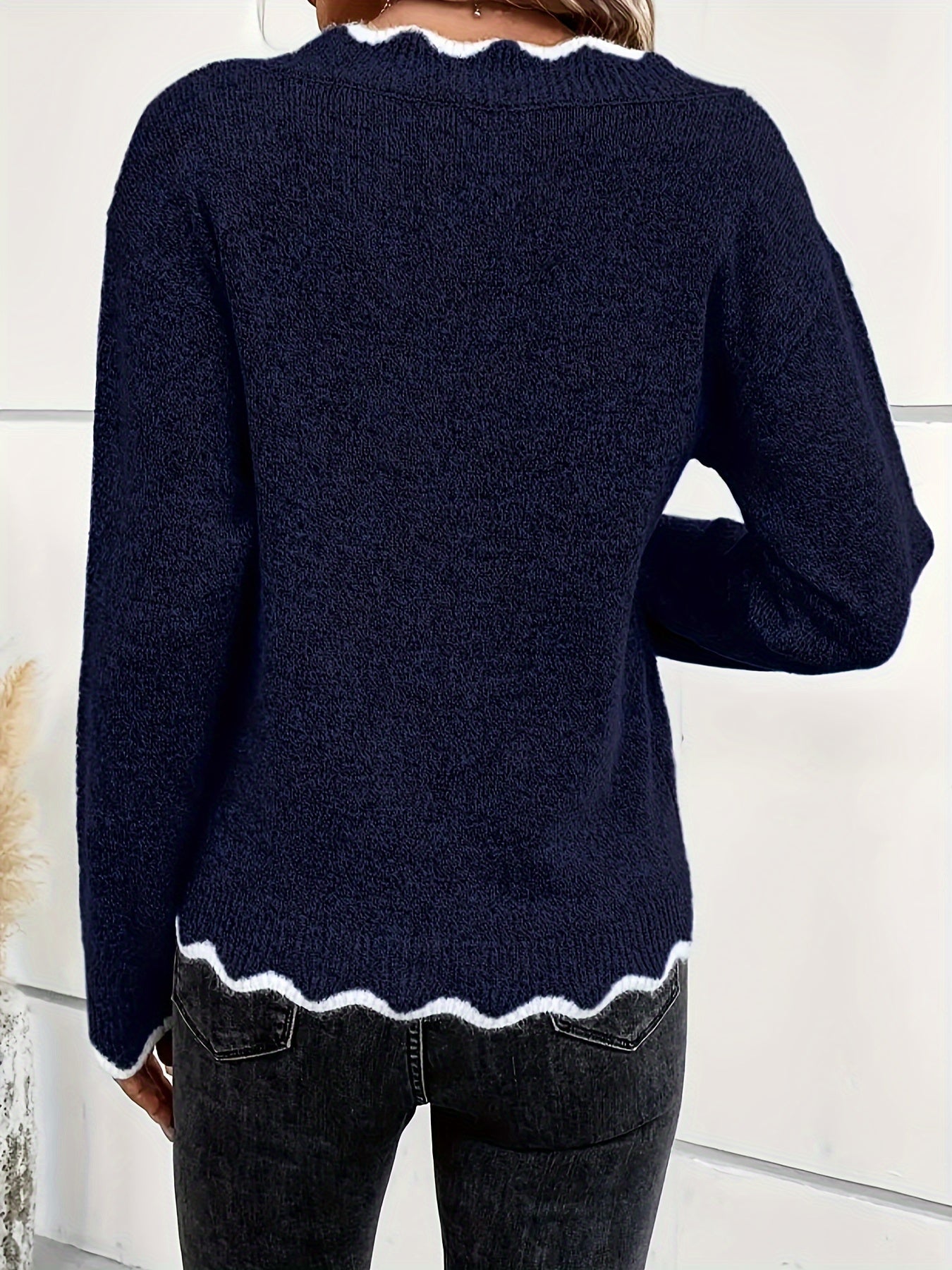 Éléonore™ | Scalloped V-Neck Pullover