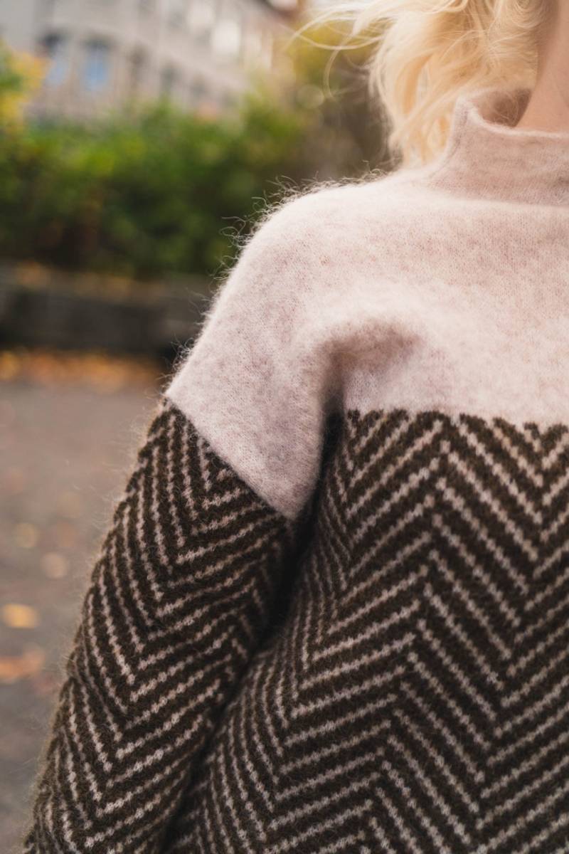 Gia - Elegant Pullover