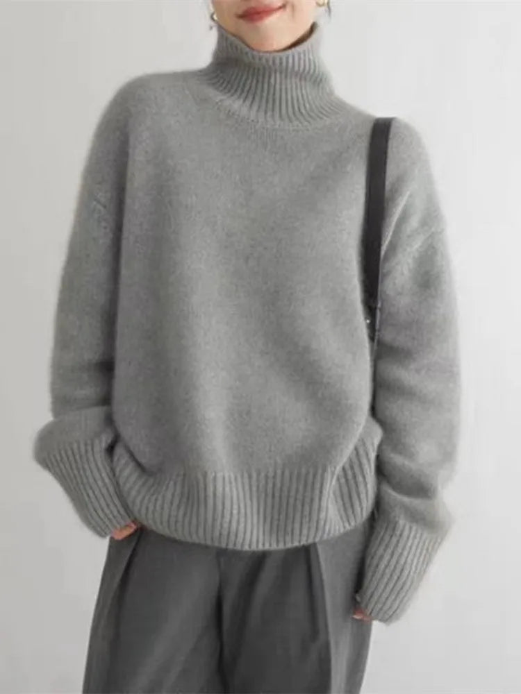 Isabella - Elegant Turtleneck