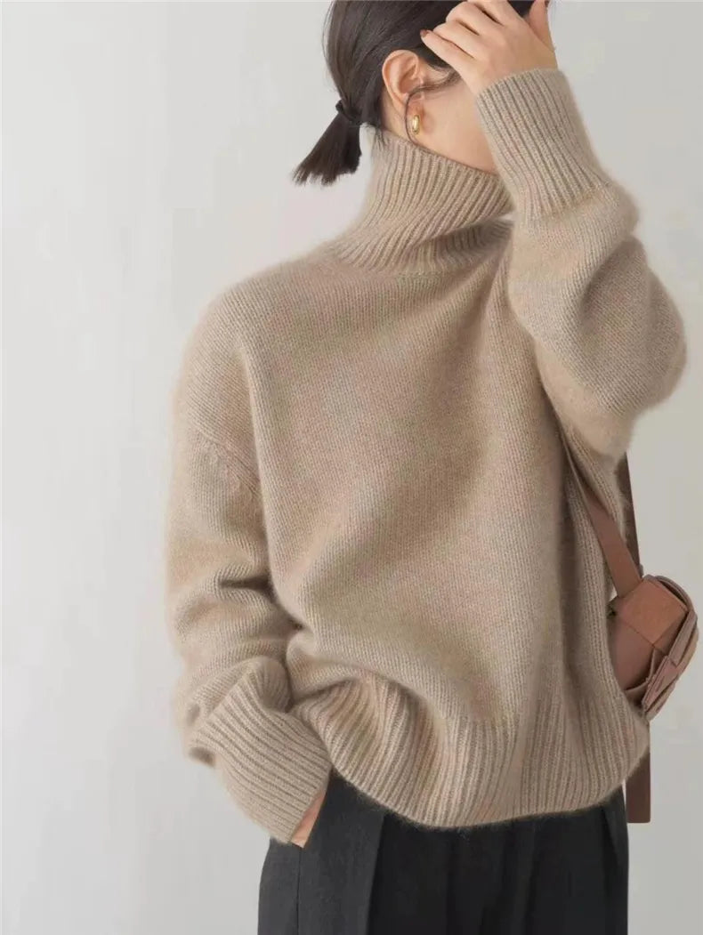 Isabella - Elegant Turtleneck