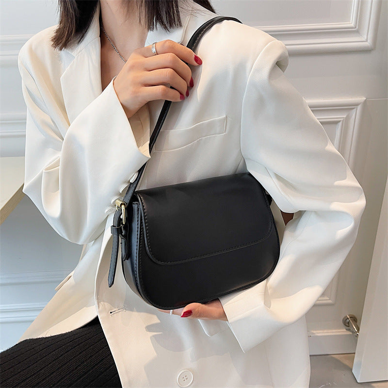 Avery -  Classic Leather Messenger Bag