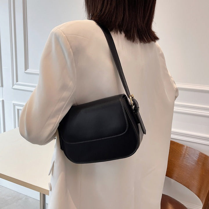 Avery -  Classic Leather Messenger Bag