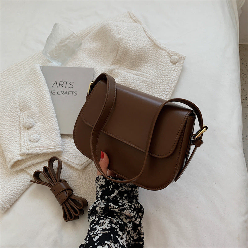 Avery -  Classic Leather Messenger Bag