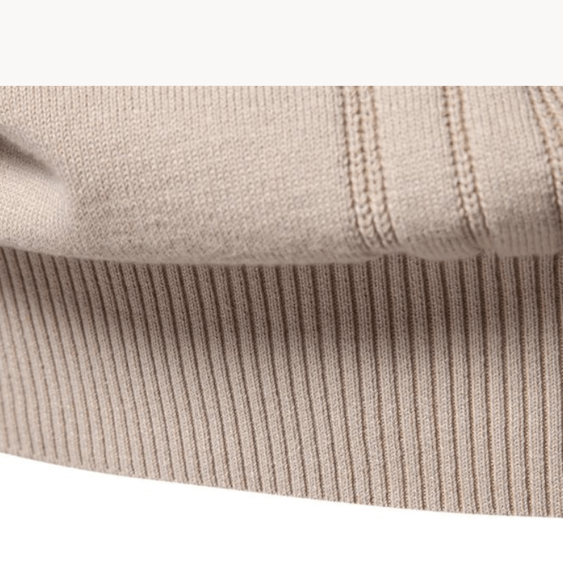 Logan | Stylish men's pullover with a plaid design